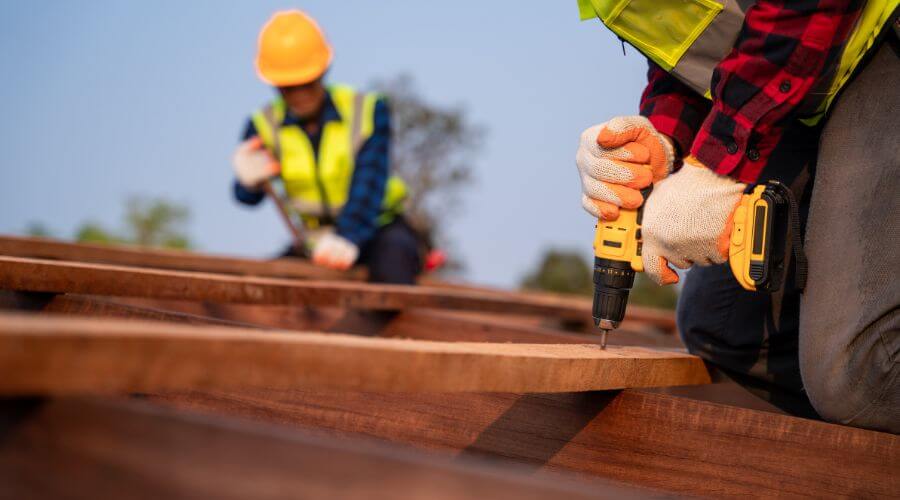 Professional gutter cleaning in Oneida, KS